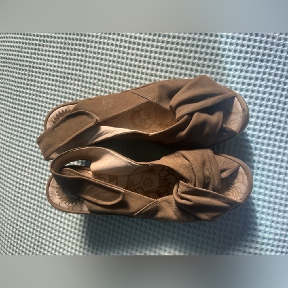 Fly London Taupe Nubuck Suede Twist Strap Wedge Sandals Size 41